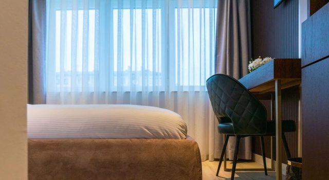 Одноместный номер Standard с балконом Emery Hotel