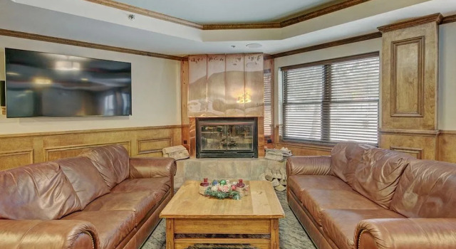 River Mnt Lodge E323F - 5 Br Condo, Rezerwuj Hotel Hotele w Vail Ski z parkingiem, Parking