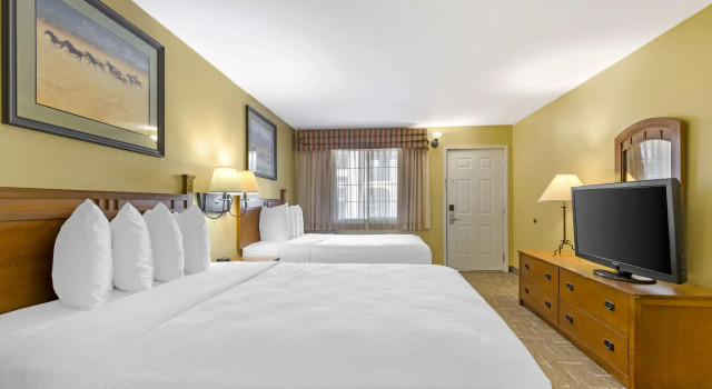 Четырёхместный номер Standard Best Western Executive Inn
