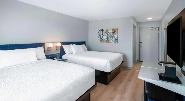 Четырёхместный номер Standard Microtel Inn & Suites by Wyndham Hot Springs