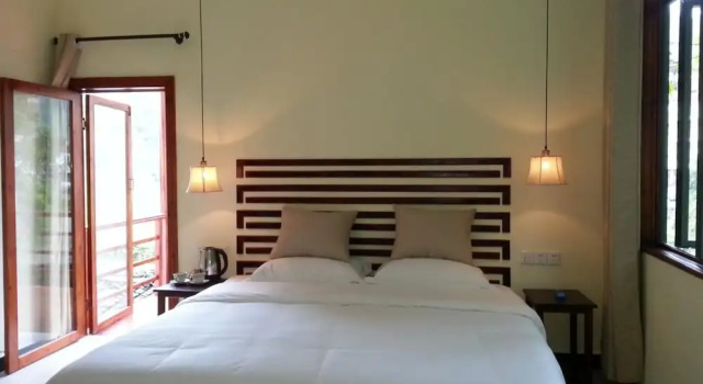 Семейный люкс с балконом и с видом на горы Yang Shuo Zen Valley Hotel