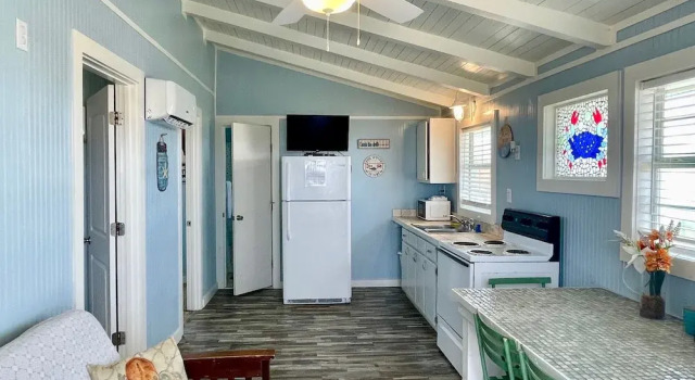 Коттедж Deluxe Blue Dolphin Inn and Cottages