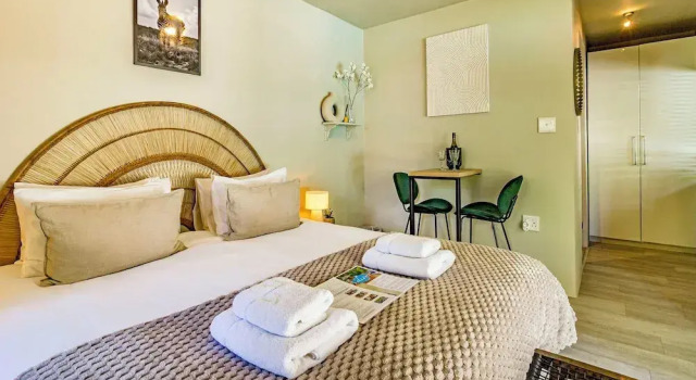 Двухместный номер Deluxe с видом на бассейн Villa Helderberg