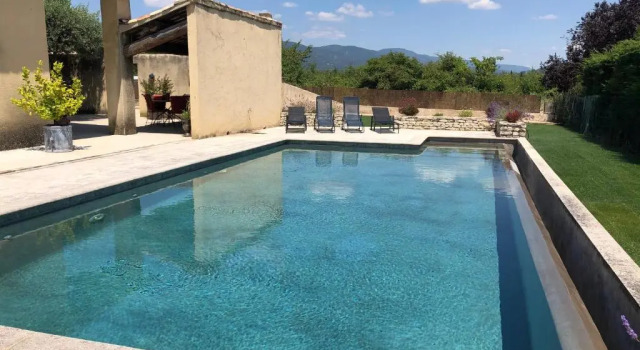 Villa dans le LUBERON à 2 km de LOURMARIN