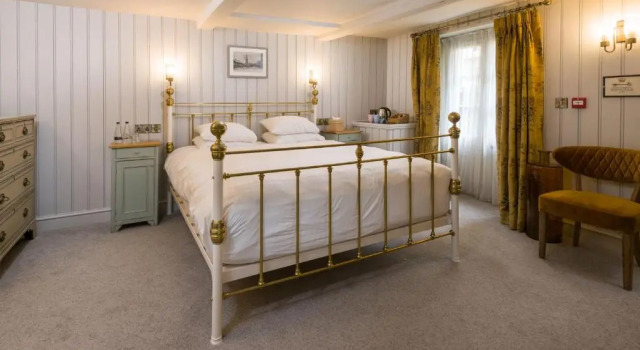 Двухместный коттедж Crown Hotel