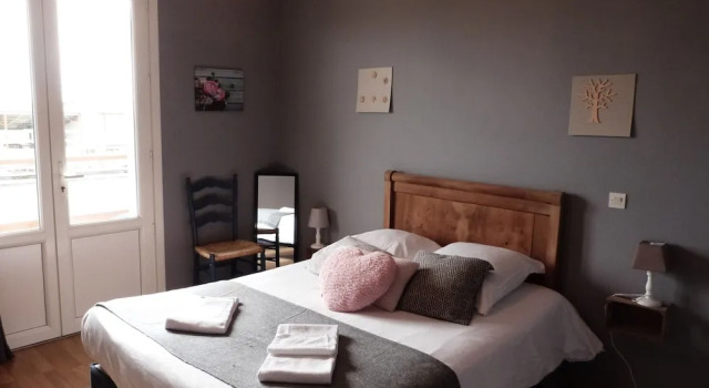 Двухместный номер Standard с балконом Logis Hôtel La Borie