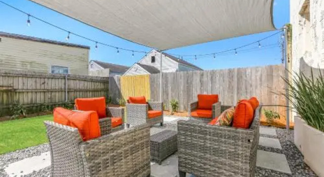 Upscale 2BR in Uptown by Hosteeva