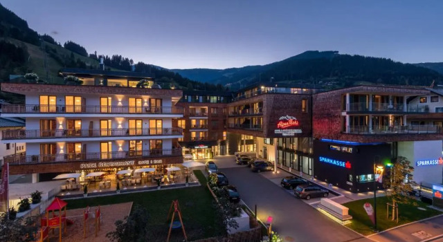 Полулюкс AlpenParks Hotel & Apartment Central Zell am See