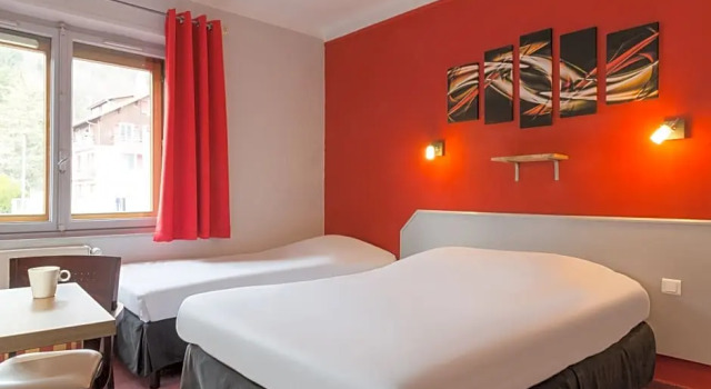 Трёхместный номер Superior Hôtel Beauregard, The Originals Relais