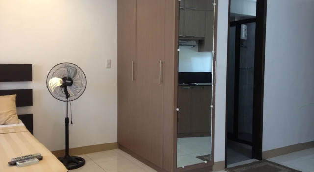 Студия с балконом Anahaw Studio Suites