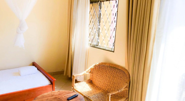 Cozy Bukoto Studio, unlimited WiFi, Netflix & Close to Acacia