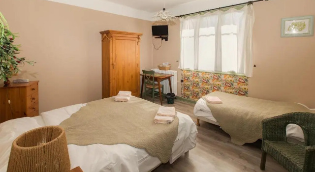 Трёхместный номер Standard Auberge de lEscargot dOr