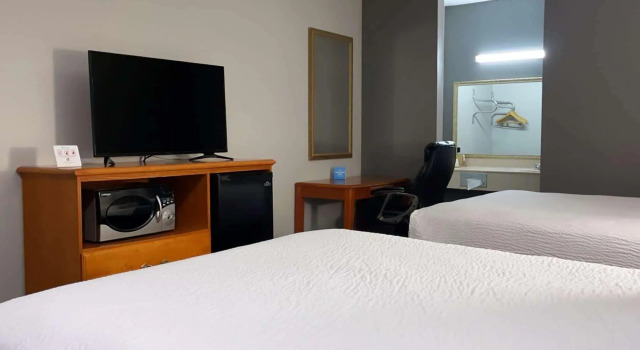 Четырёхместный номер Standard Days Inn by Wyndham North Little Rock Maumelle