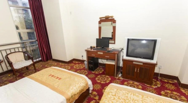 Qujing Desheng Hotel, Buchen Sie Hotel Qujing Yunnan