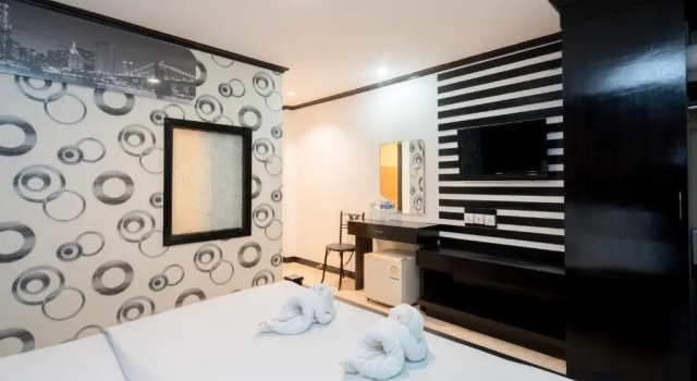 Апартаменты с 2 комнатами Royal Beach Residence, Patong Beach