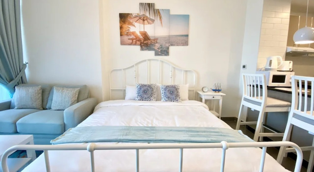 Marco Polo - Pastel Studio with Stunning Aerial City Views