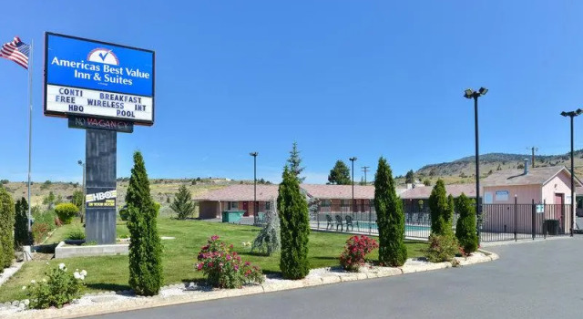 Кровать в общем номере Americas Best Value Inn & Suites Klamath Falls