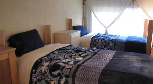 Кровать в общем номере (мужской номер) Guest Green