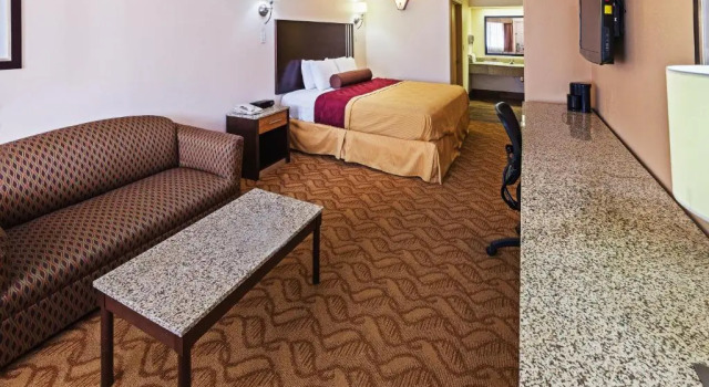 Texas Inn and Suites Raymondville, Забронировать Отель Раймондвилль Rio Grande Valley, рядом с Сельскохозяйственный технологический учебный центр в Реймондвилле