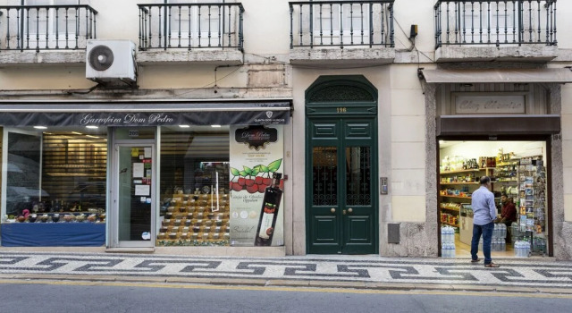 ALTIDO Classic 2BR Apt in Baixa w/balcony in Baixa, close by Rossio subway, Забронировать Апартаменты/квартира Апартаменты Лиссабона, рядом с Núcleo Arqueológico, Апартаменты/квартира