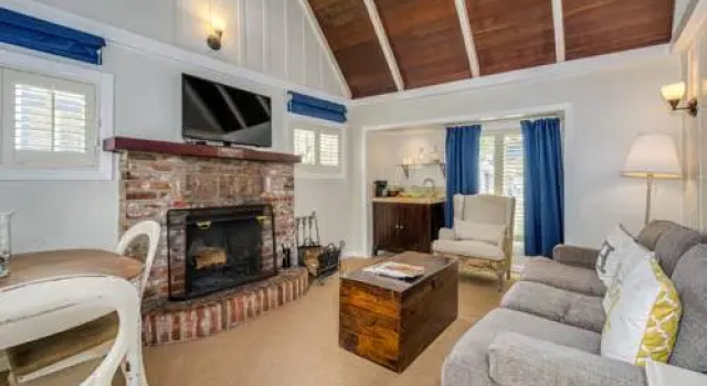 Lamp Lighter Inn & Sunset House Suites, Book Hotel Hoteller i Carmel Highlands med morgenmad, Morgenmad
