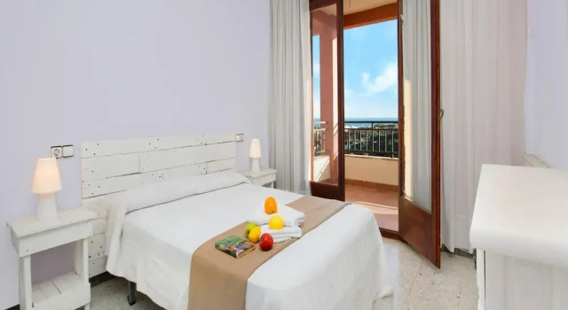 Villa in Blanes With Pool & Sea Views, Prenota Villa Hotel a Costa Brava con piscina, Piscina
