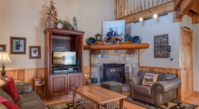Another Day Inn Bearadise 2 Bedroom Home with Hot Tub