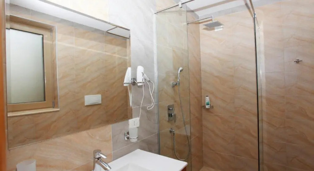 Трёхместный номер Hotel Green