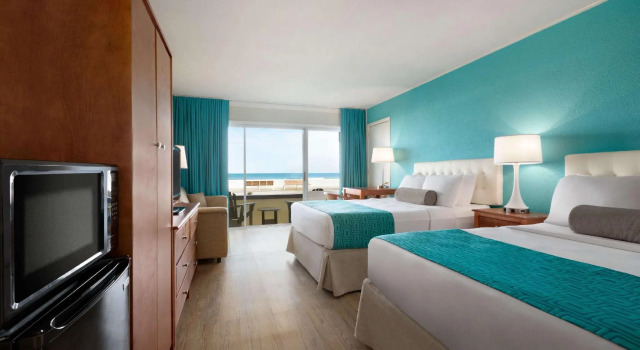 Четырёхместный номер Standard oceanfront Howard Johnson by Wyndham Ocean City Oceanfront