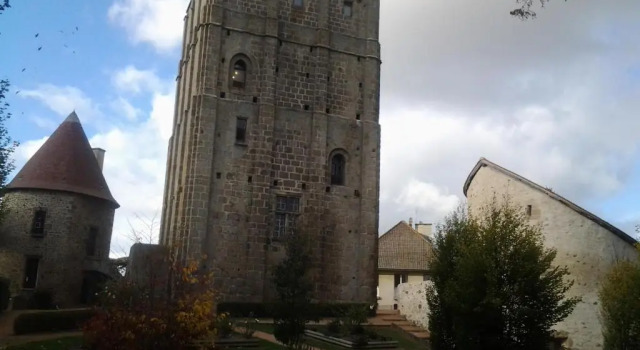 Les Calaubys, Book Hotel Huriel Allier