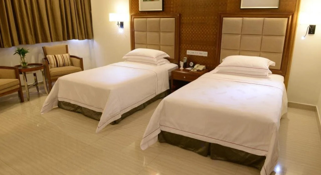 Hainan Biguiyuanzhichun Holiday Hotel, Boek Hotel Lingao Hainan
