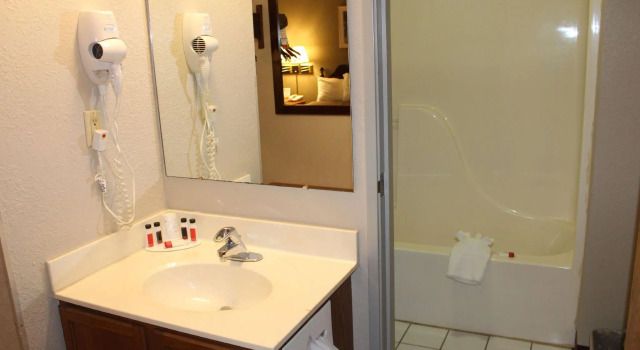 Четырёхместный номер Standard Super 8 by Wyndham Valparaiso
