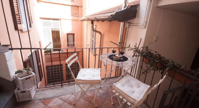 Vista Menaggio Centro by Lovecomo (Adults Only), Book Lejlighed Hoteller i Menaggio med parkering, Parkering