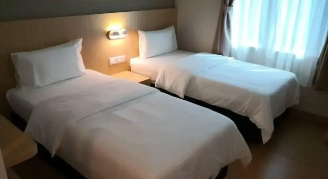Walk In Hotel