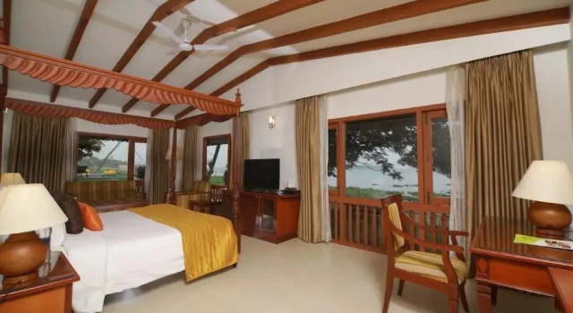 Люкс Executive Lemon Tree Vembanad Lake Resort, Kerala