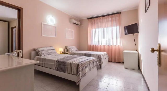Четырёхместный номер Standard с балконом Hotel Maris