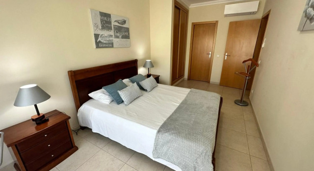 Charmant appartement a 1km de la plage, avec piscine a Albufeira, Rezerwuj Apartament Hotele w Algarve z parkingiem, Parking