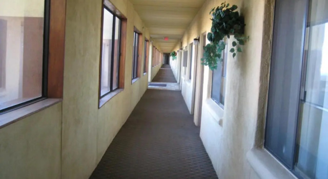 Royal Holiday Motel, Varaa Motelli Hotellit New Mexico pysäköinnillä, Pysäköinti