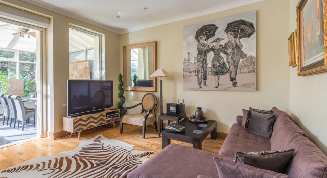 Designer Chelsea Family Home with Garden, Забронировать Отель Кенсингтон и Челси Лондон, рядом с Здание «Мишлен Хауз»