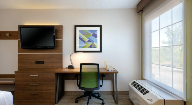 Четырёхместный номер Standard Holiday Inn Express & Suites Milton East I-10 by IHG