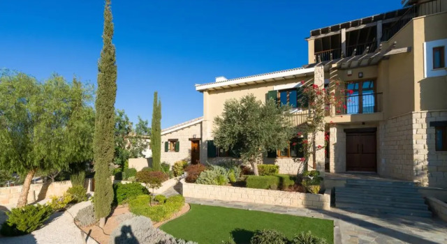 5 bedroom Villa Rio with large private pool and hot tub, Aphrodite Hills Resort, Book Resort SPA Hotels in Kouklia, SPA