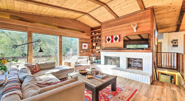Groveland Cabin w/ Outdoor Perks & Game Room