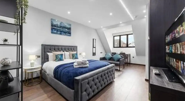 Апартаменты Stylish King Size Bed Studio Near Central London
