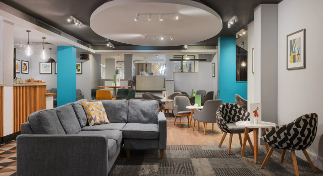 Holiday Inn Northampton by IHG, Забронировать Отель Отели Нортгемптон с парковкой, Парковка