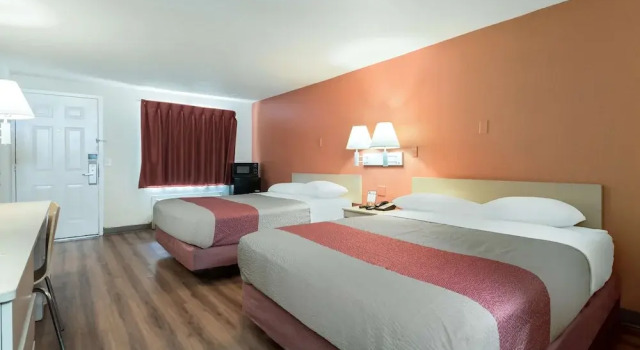 Четырёхместный номер Standard Motel 6 Newport News, VA