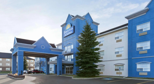 Четырёхместный номер Standard Days Inn & Suites by Wyndham Brooks
