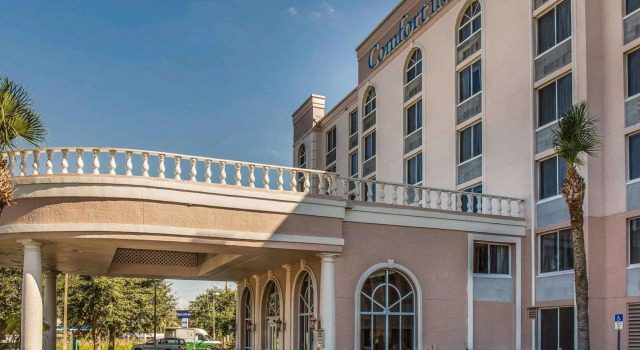 Comfort Inn & Suites Lakeland North I-4, Забронировать Отель Отели Lakeland - Winter Haven с парковкой, Парковка