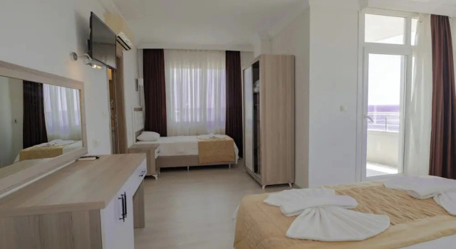 Четырёхместный номер Standard с балконом и с видом на море Seymen Hotel