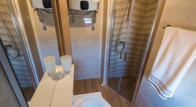 Апартаменты с 3 комнатами с балконом и с видом на море Apartments Vidov by the beach
