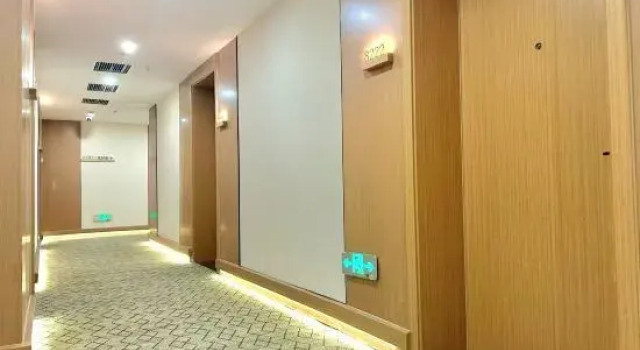 Shuaifeng Hotel, Prenota Hotel Hotel a Enshi Prefecture con parcheggio, Parcheggio